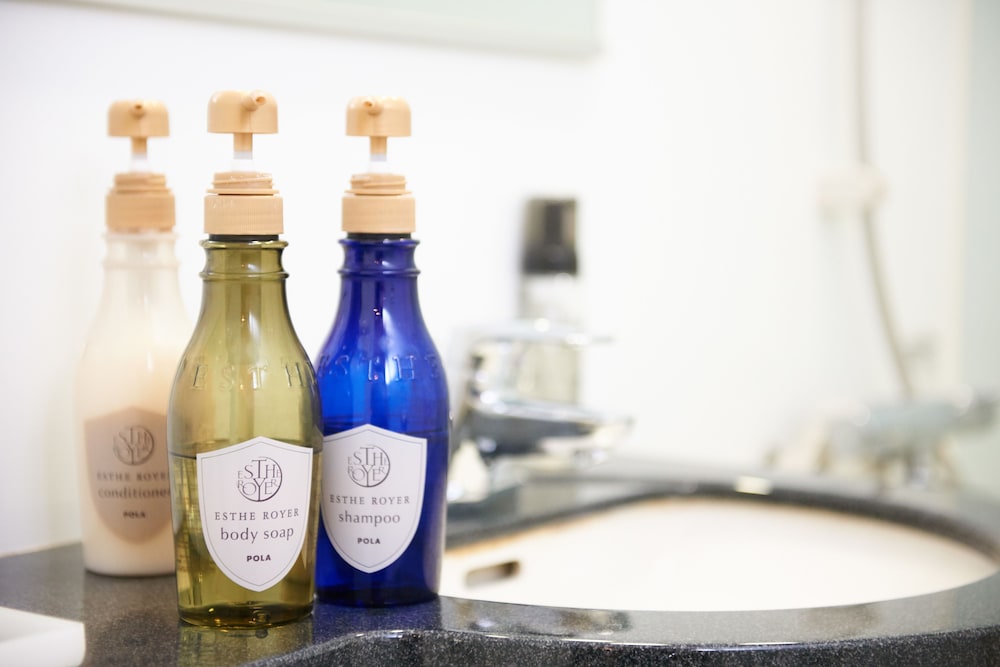 Bathroom amenities