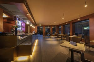 thumbnail: Bar (on property)