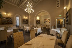 thumbnail: Couples dining