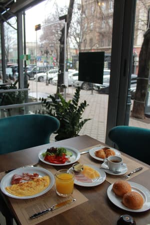 thumbnail: Breakfast area