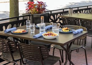thumbnail: Outdoor dining