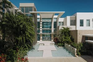 thumbnail: Exterior detail