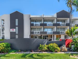 thumbnail: Front of property