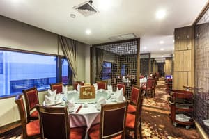 thumbnail: Family dining
