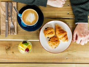 thumbnail: Breakfast area