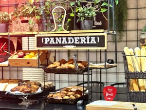 thumbnail: Breakfast area