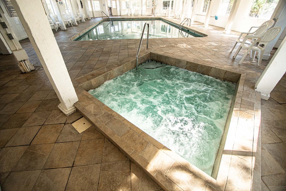 Indoor spa tub