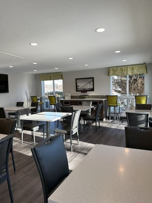 thumbnail: Breakfast area