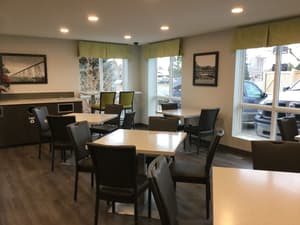 thumbnail: Breakfast area