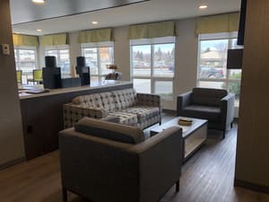 thumbnail: Lobby sitting area