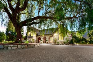 thumbnail: Exterior