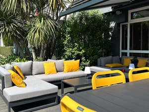 thumbnail: Bar (on property)