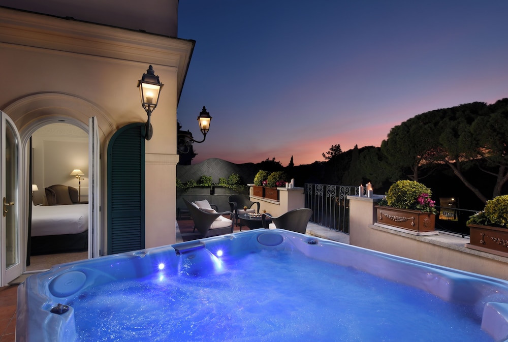 Private spa tub