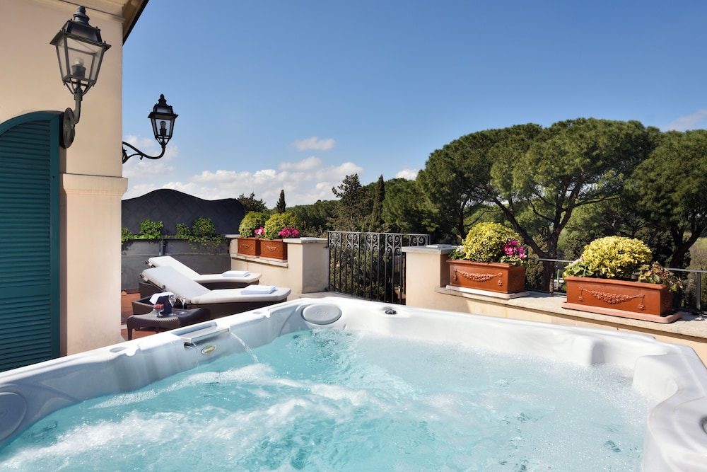 Private spa tub
