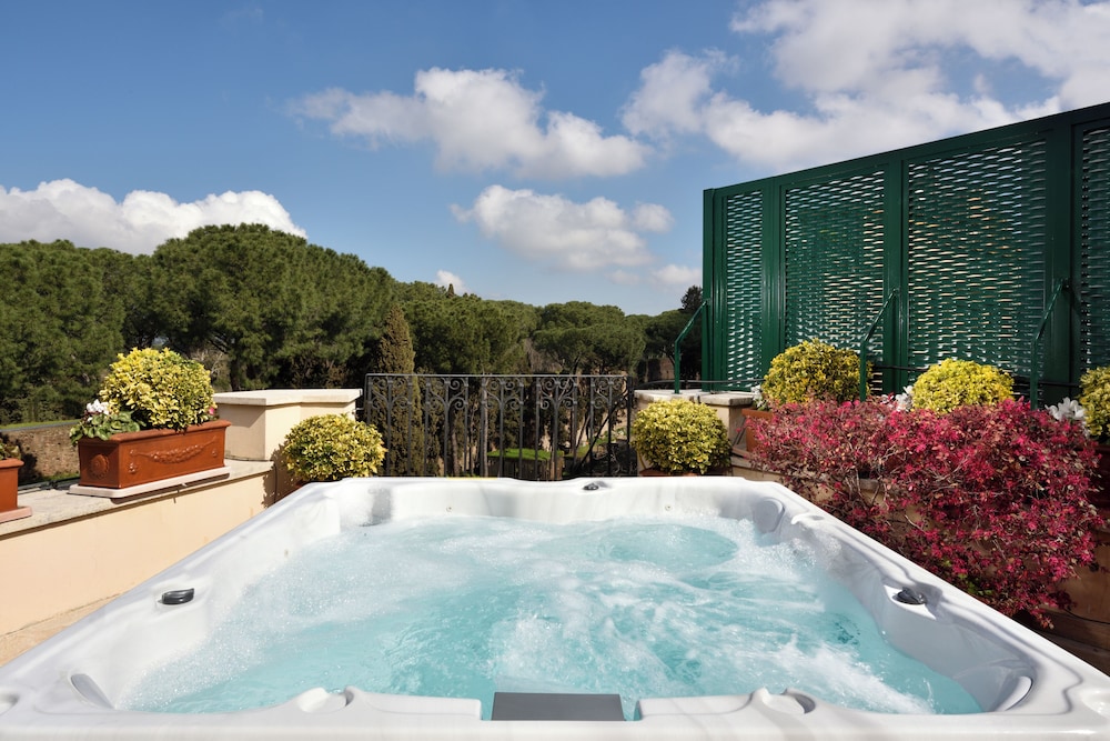Private spa tub
