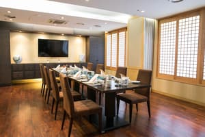 thumbnail: Restaurant