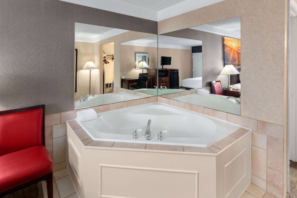 Jetted tub