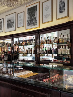 thumbnail: Bar (on property)