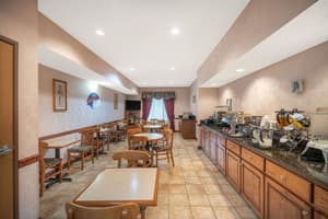 thumbnail: Breakfast area