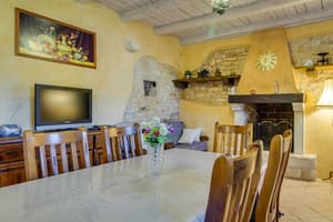 thumbnail: In-room dining