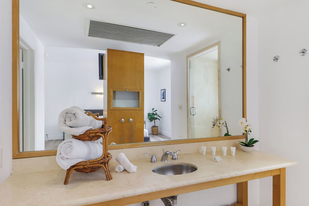 Bathroom sink