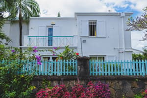 thumbnail: Front of property