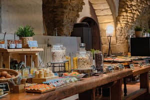 thumbnail: Breakfast area