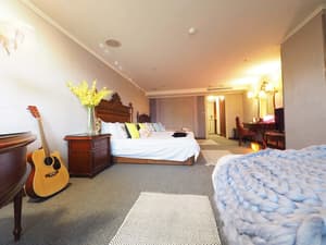 thumbnail: Room