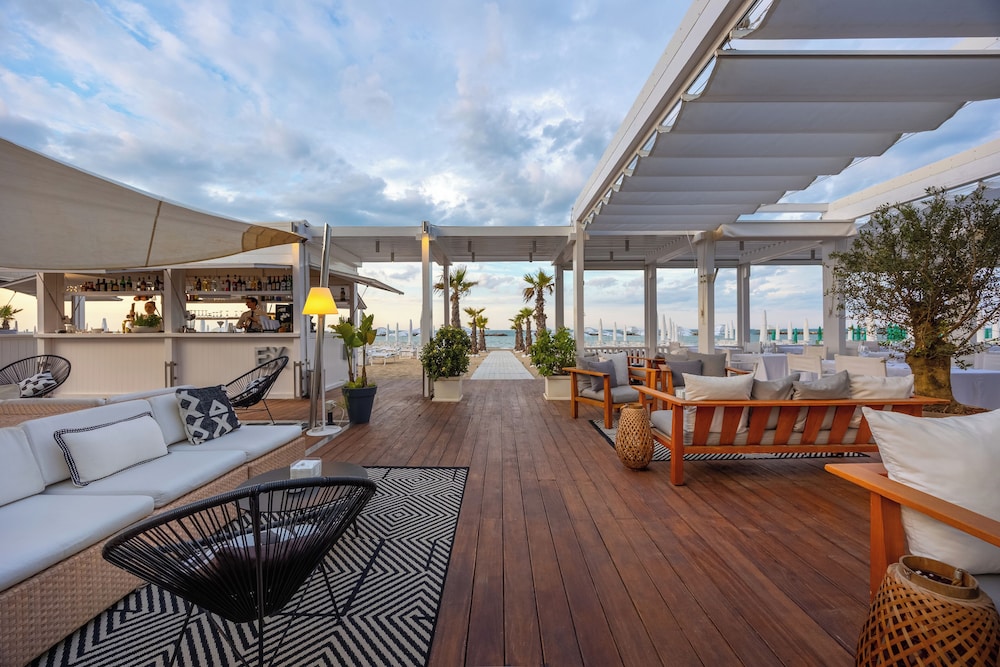 Beach bar