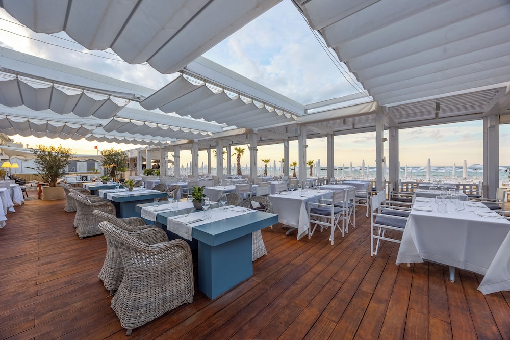Beach bar