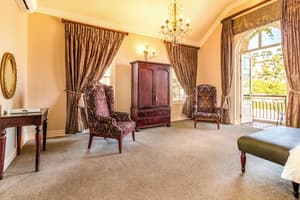 thumbnail: Dining room