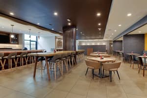 thumbnail: Restaurant