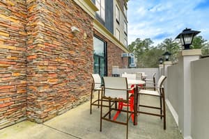 thumbnail: Outdoor dining