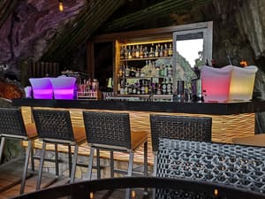 thumbnail: Bar (on property)