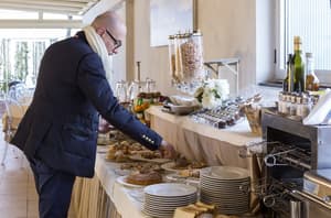 thumbnail: Buffet