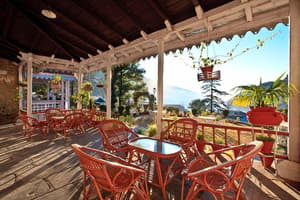 thumbnail: Outdoor dining