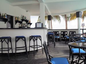 thumbnail: Bar (on property)
