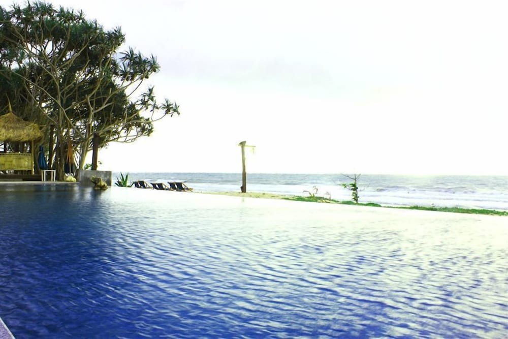 Infinity pool
