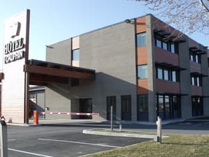 thumbnail: Exterior