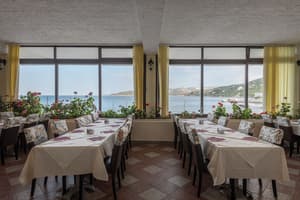 thumbnail: Restaurant
