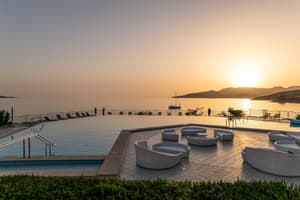 thumbnail: Poolside bar