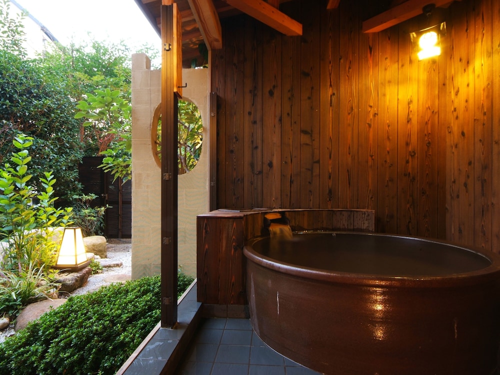 Private spa tub