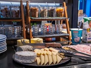 thumbnail: Breakfast area