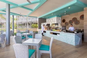 thumbnail: Outdoor dining
