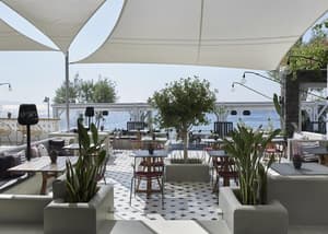 thumbnail: Outdoor dining