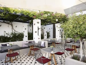 thumbnail: Outdoor dining