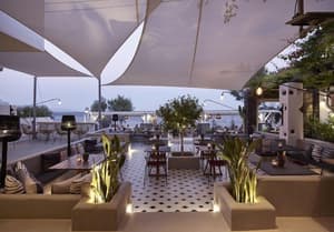 thumbnail: Outdoor dining