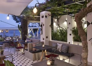 thumbnail: Outdoor dining