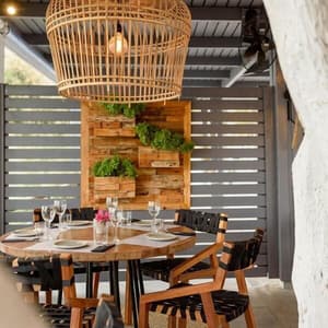 thumbnail: Outdoor dining