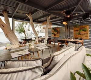 thumbnail: Outdoor dining